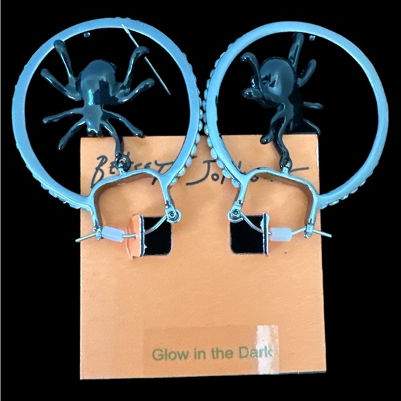 Betsey Johnson GHOUL FRIENDS 
SPIDER HOOP EARRINGS PINK STONES-Halloween NWT🕷️ - Picture 8 of 9